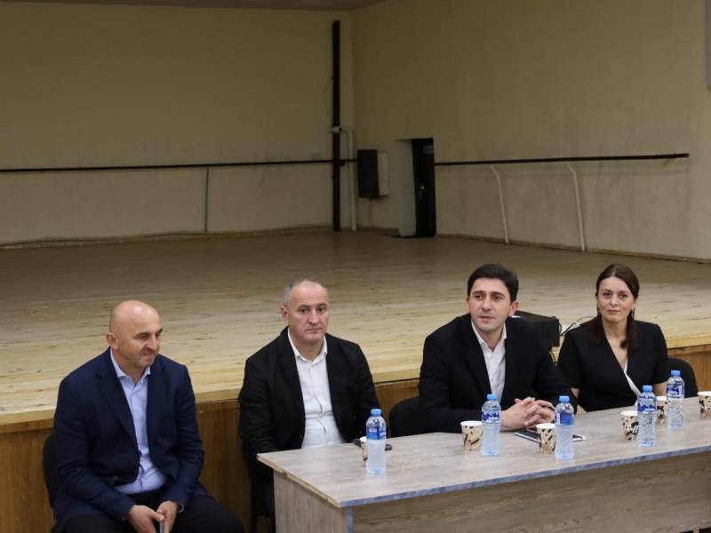 მანდატურის სამსახურის უფროსი პავლე მაჭარაშვილი აჭარისა და გურიის რეგიონული ცენტრის თანამშრომლებს შეხვდა